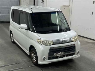 DAIHATSU TANTO 2011