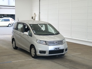 HONDA FREED 2010