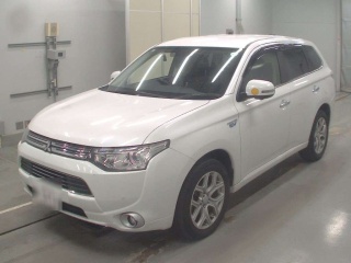 MITSUBISHI OUTLANDER PHEV 2013