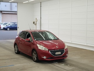 PEUGEOT 208 2015