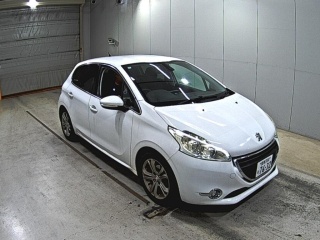 PEUGEOT 208 2015