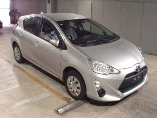 TOYOTA AQUA 2015