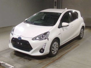 TOYOTA AQUA 2015