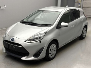 TOYOTA AQUA 2017