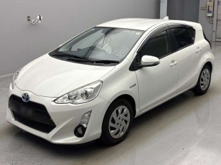 TOYOTA AQUA 2015