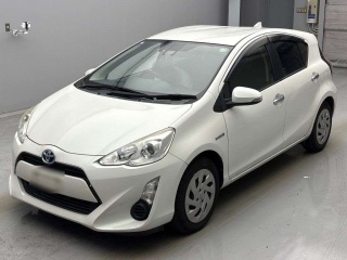 TOYOTA AQUA 2016