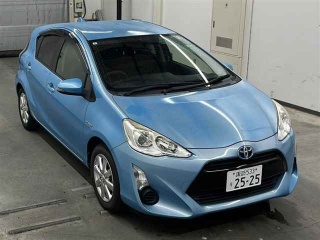 TOYOTA AQUA 2015