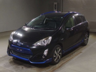 TOYOTA AQUA 2015