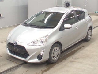 TOYOTA AQUA 2017
