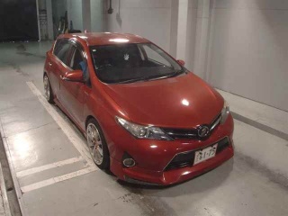 TOYOTA AURIS 2012