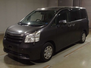 TOYOTA NOAH 2009