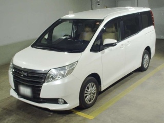 TOYOTA NOAH 2014
