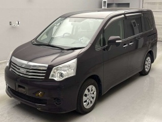 TOYOTA NOAH 2013