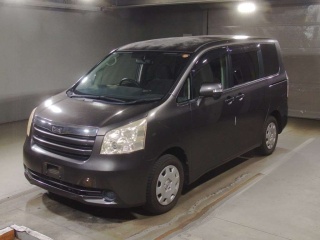 TOYOTA NOAH 2010