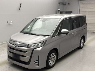 TOYOTA NOAH 2022