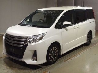 TOYOTA NOAH 2015
