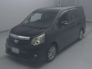TOYOTA NOAH 2013