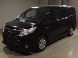 TOYOTA NOAH 2014