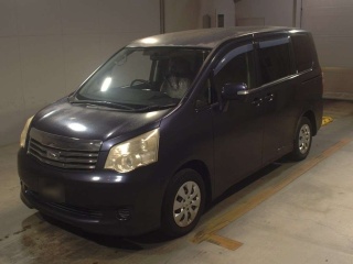 TOYOTA NOAH 2010