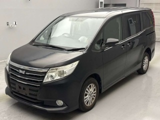 TOYOTA NOAH 2014