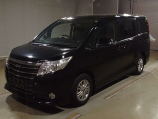 TOYOTA NOAH 2014
