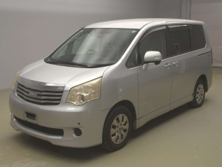 TOYOTA NOAH 2012