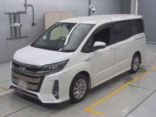 TOYOTA NOAH 2017