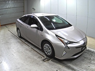TOYOTA PRIUS 2016