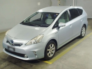 TOYOTA PRIUS ALPHA 2011