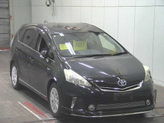 TOYOTA PRIUS ALPHA 2013