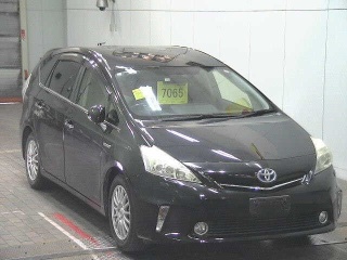 TOYOTA PRIUS ALPHA 2014