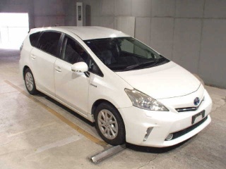 TOYOTA PRIUS ALPHA 2011