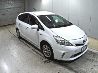 TOYOTA PRIUS ALPHA 2012