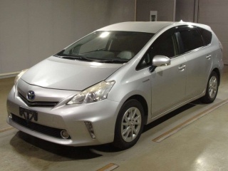 TOYOTA PRIUS ALPHA 2013