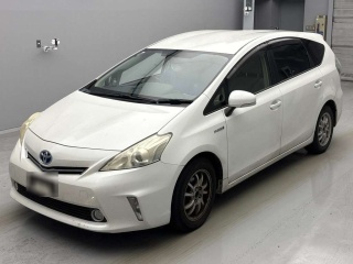 TOYOTA PRIUS ALPHA 2011
