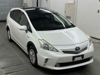 TOYOTA PRIUS ALPHA 2012