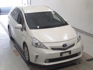 TOYOTA PRIUS ALPHA 2012