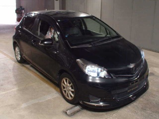 TOYOTA VITZ 2011