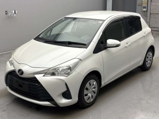 TOYOTA VITZ 2017