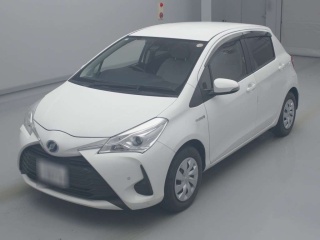 TOYOTA VITZ 2017