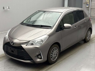 TOYOTA VITZ 2017