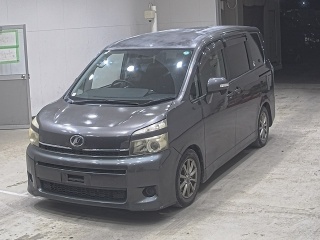 TOYOTA VOXY 2010