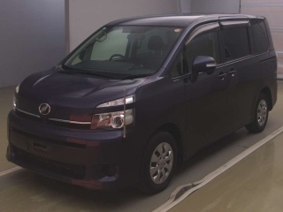 TOYOTA VOXY 2013