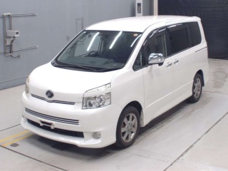 TOYOTA VOXY 2010
