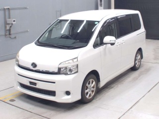 TOYOTA VOXY 2010