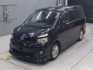 TOYOTA VOXY 2010