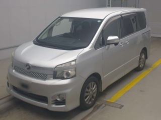 TOYOTA VOXY 2010