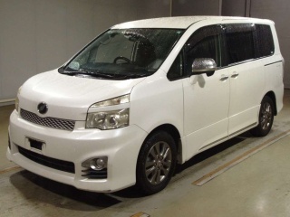 TOYOTA VOXY 2012