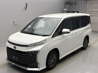TOYOTA VOXY 2023