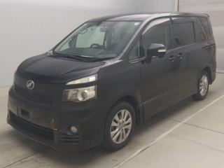 TOYOTA VOXY 2010